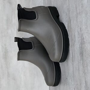 UGG Wild Dove Droplet Rain Boot Women's Size 6 S/N 1130831